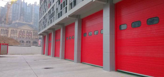 すばらしい表面の中国の製造業者のアパートのプロジェクトが塗られる反風23bdの頭上式の部門別のドアの粉