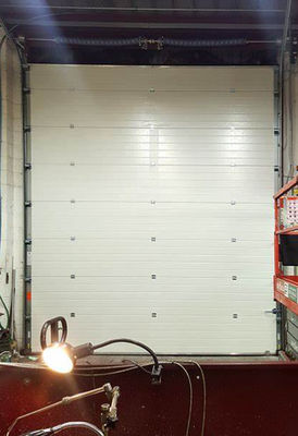 M2K熱絶縁材が付いている倉庫1.0を滑らせる商業鋼鉄頭上式の部門別のドアの上昇