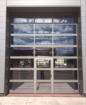 耐風のアルミニウム部分ドア現代の部分オーバーヘッドのフルビュー滑らかな絶縁ガラスのガレージ ドア