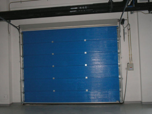 高い耐久性の産業部門別の頭上式のドアの別荘の外部の自動鋼板