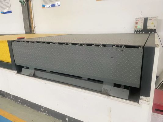 パーソナライズ可能な粉末で覆われた自動ドックレベルラー 10t 12t 15t 大荷重の高さ 固定固定