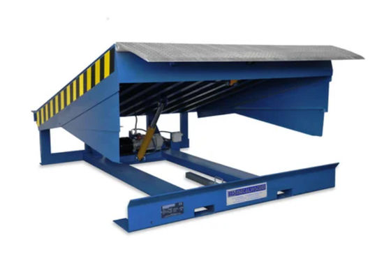 ワークショップ 自動ドックプレート ドックドアレベル 25000-40000LBS 安全デザイン オーダーメイド