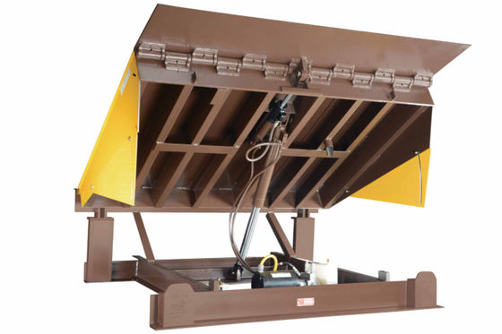 ワークショップ 自動ドックプレート ドックドアレベル 25000-40000LBS 安全デザイン 設定可能なプラットフォームサイズ 安全チェーン