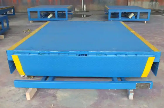 安全チェーン ワークショップ 自動ドックプレート ドックドアのレベル 25000-40000LBS 負荷のための安全な設計