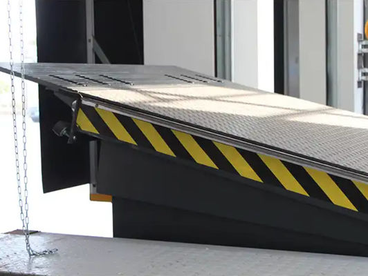 電動モーター式メカニカルシザーリフト 垂直ドックドアレベラー ワークショップ 自動ドックプレート 25000-40000LBS 安全