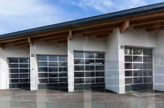 モダンデザインスタイル 防水性 自動 黒 アルミ フロスト 透明 ガラス 部分式 ガレージ ドア