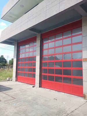 産業記号論理学区域の積地の40mmガラス ガレージの消防署のためのアルミニウム部門別のドアの風の抵抗のクラス3
