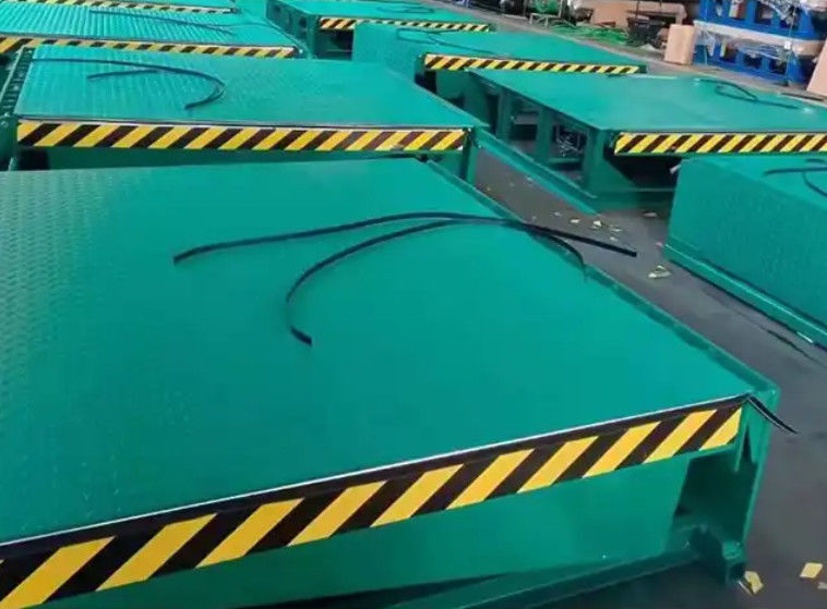 電気ドックドアレベルヤー ワークショップ 自動ドックプレート 25000-40000LBS 安全積載のための安全な設計