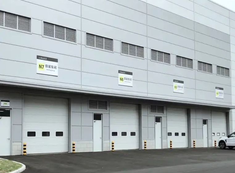 消防署自動ヘビーデューティ産業用オーバーヘッドリフティングドア | PUパネルセクショナルオーバーヘッドドア、耐候性設計および産業用セクショナルドア