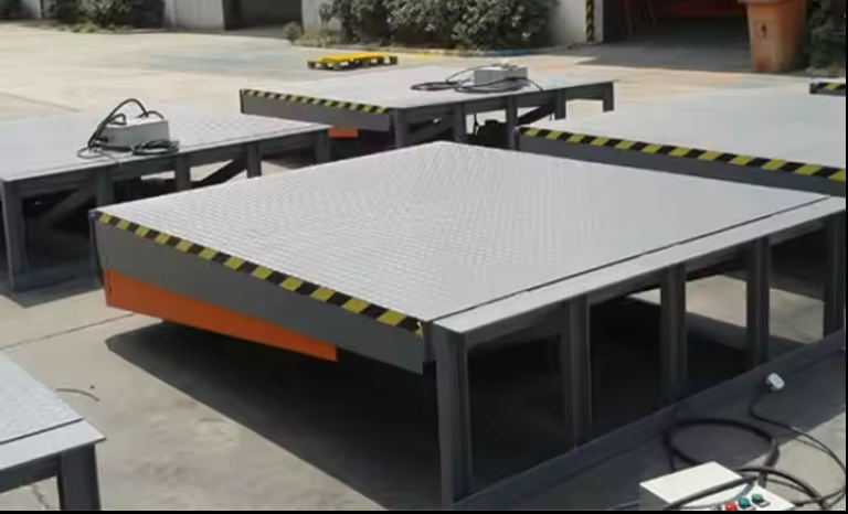 ドックドアレベラー ワークショップ 自動ドックプレート 25000-40000LBS 安全設計 機械式 高性能 電動油圧式 フレキシブルローディング